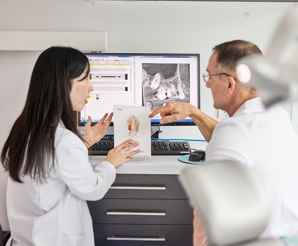 dentist analysing teeth xray | Endodontist Clinic Sydney